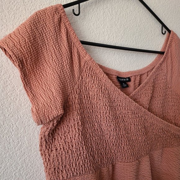 Torrid Women's Sz 0/ US Sz L Textured Knit Off-Shoulder Babydoll Top Shortsleeve - Picture 3 of 10